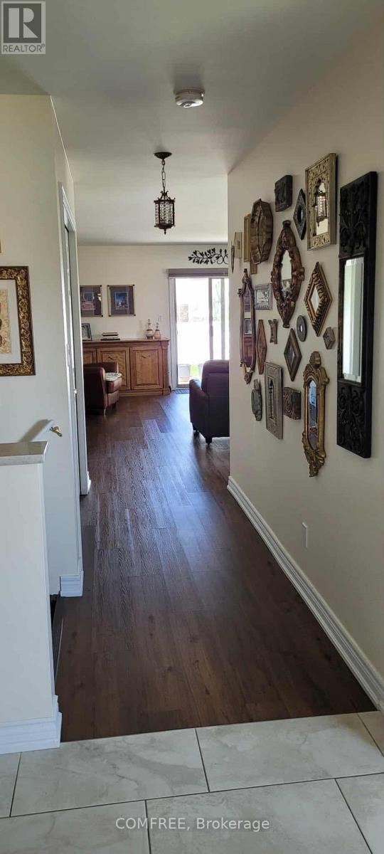 Property at 1000 IMPERIAL CRESCENT image 4