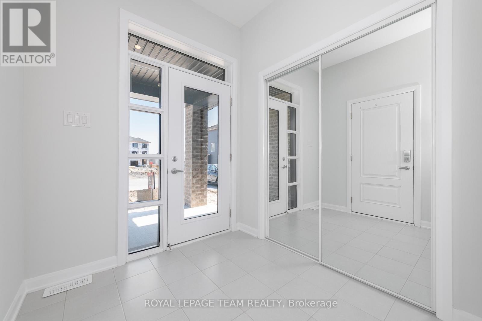 719 Doneraile Walk, Ottawa, Ontario  K2J 7B9 - Photo 5 - X12131507