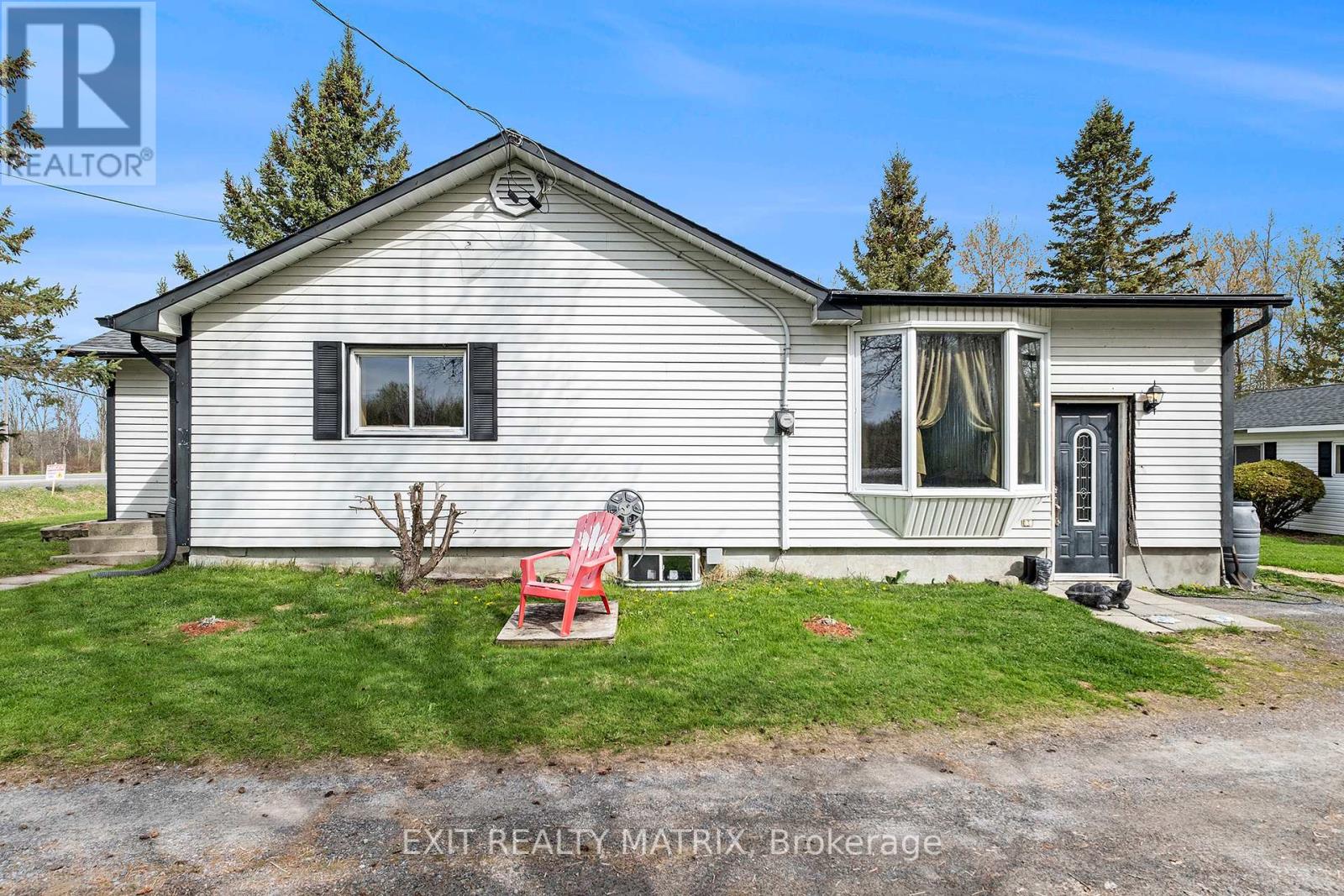 4885 138 Highway, South Stormont, Ontario  K0C 2A0 - Photo 1 - X12131525