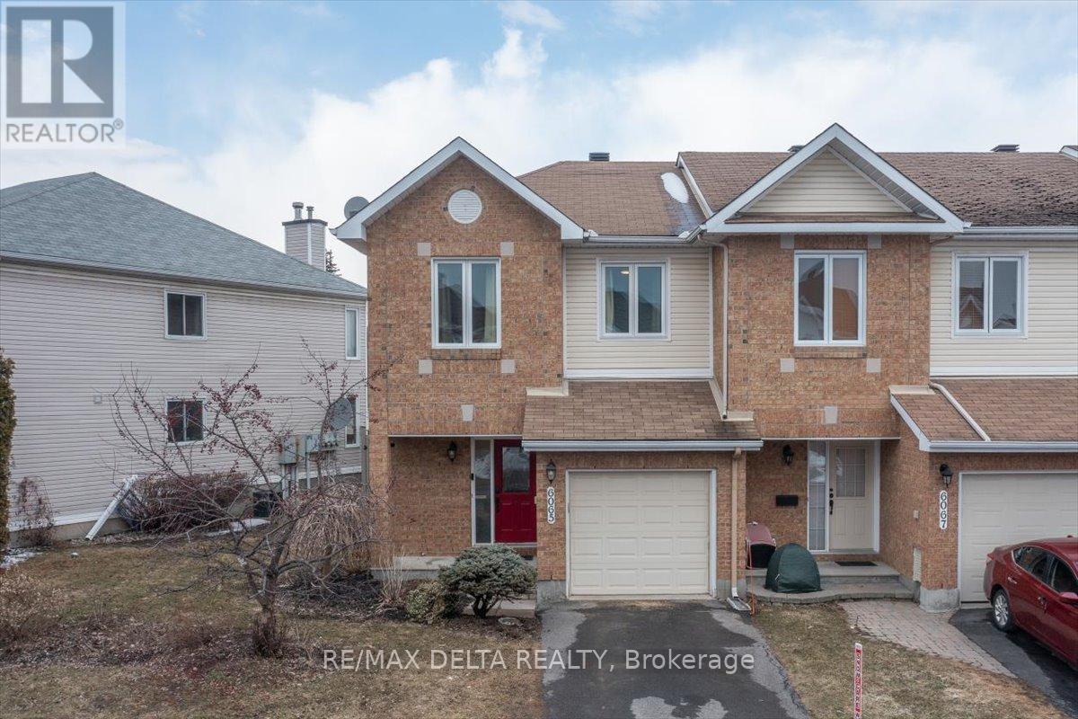 Property at 6065 PINEGLADE CRESCENT image 1