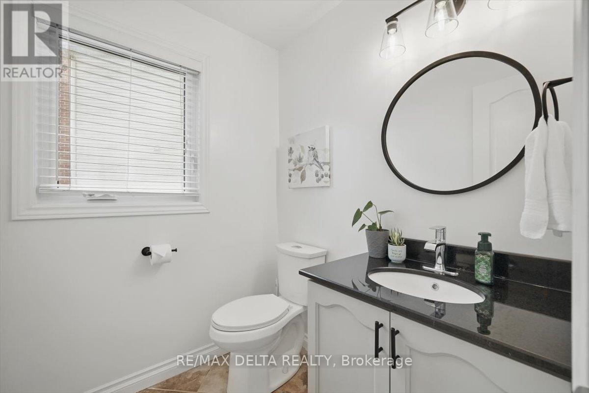 Property at 6065 PINEGLADE CRESCENT image 3