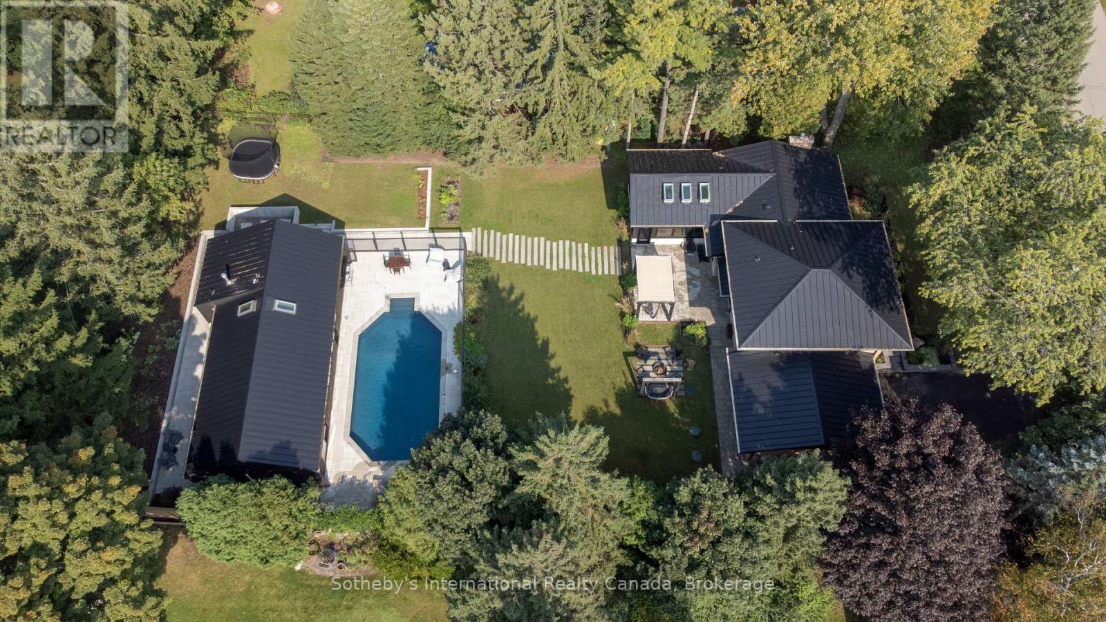 3 Forest Avenue, Hamilton, Ontario  L9H 6C1 - Photo 2 - X12131390