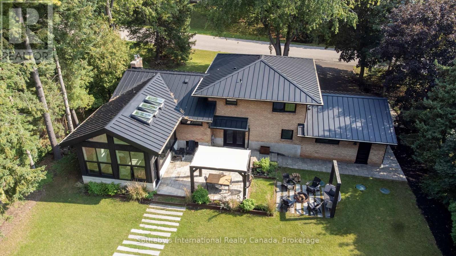 3 Forest Avenue, Hamilton, Ontario  L9H 6C1 - Photo 34 - X12131390