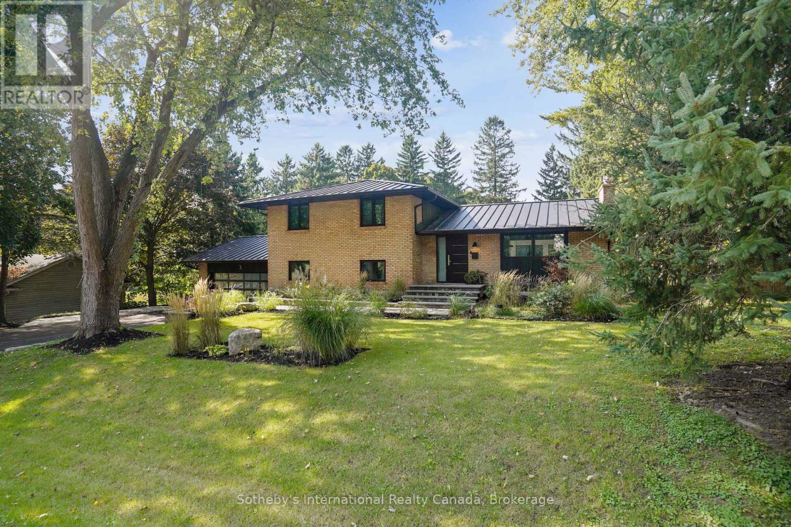 3 Forest Avenue, Hamilton, Ontario  L9H 6C1 - Photo 4 - X12131390