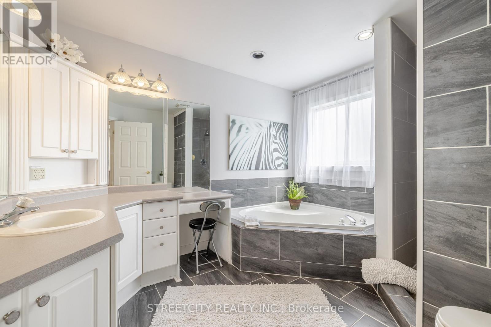 226 Andrea Crescent, Central Elgin, Ontario  N0L 1B0 - Photo 31 - X12131421