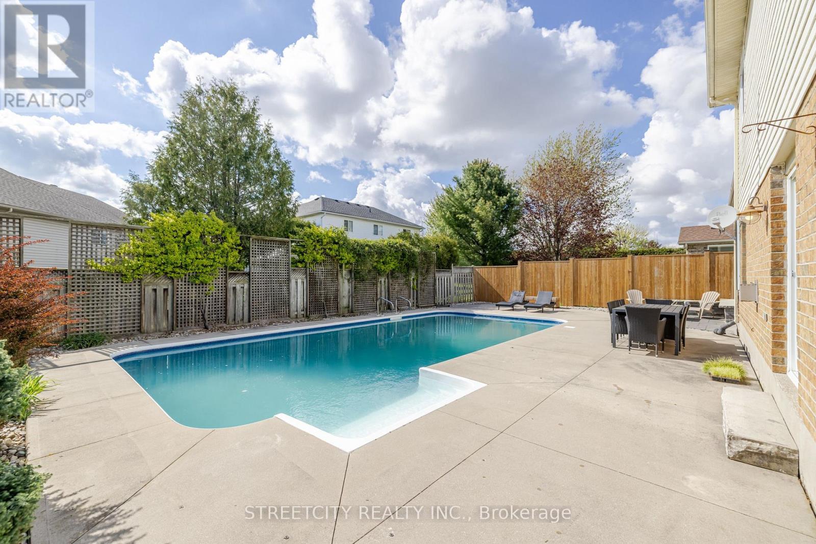 226 Andrea Crescent, Central Elgin, Ontario  N0L 1B0 - Photo 37 - X12131421