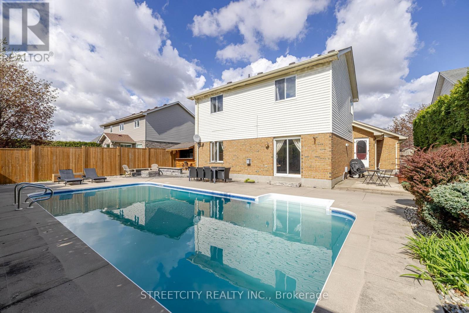 226 Andrea Crescent, Central Elgin, Ontario  N0L 1B0 - Photo 38 - X12131421