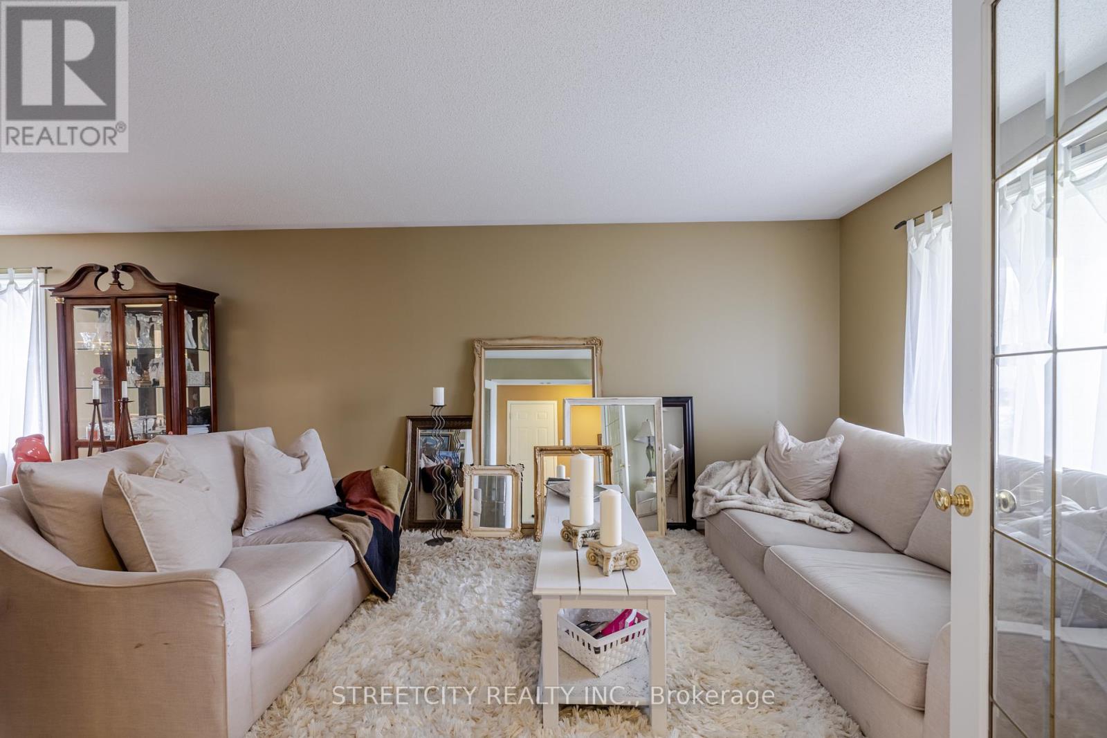 226 Andrea Crescent, Central Elgin, Ontario  N0L 1B0 - Photo 6 - X12131421