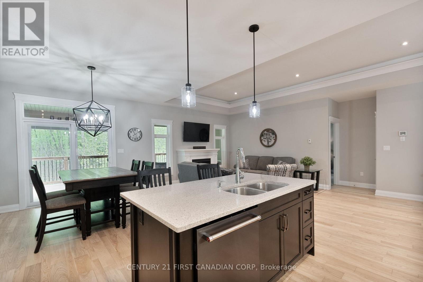 52 Kemp Crescent N, Strathroy-Caradoc, Ontario  N7G 0G3 - Photo 16 - X12131464