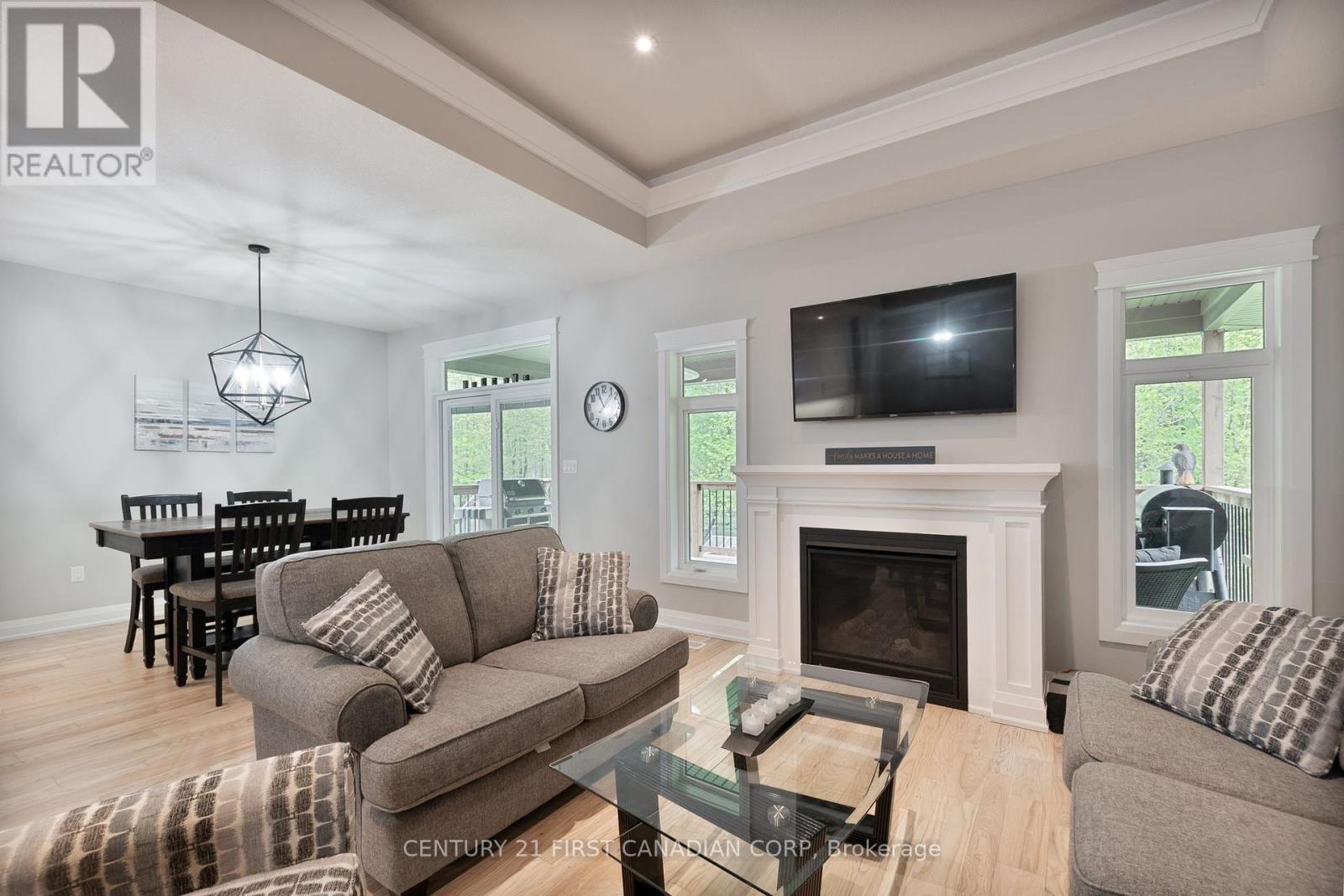 52 Kemp Crescent N, Strathroy-Caradoc, Ontario  N7G 0G3 - Photo 9 - X12131464