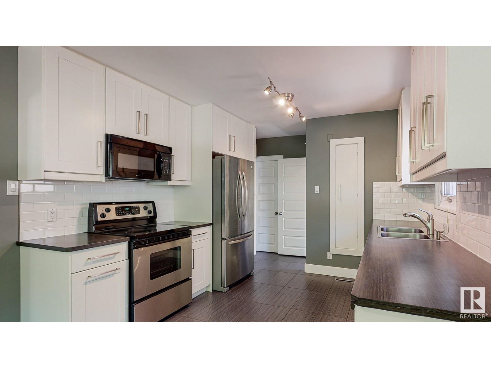 Property at 10525 63 AV NW image 5