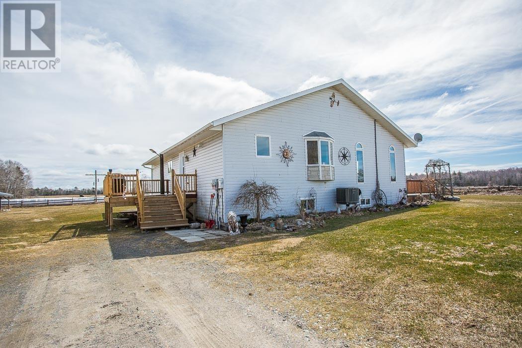 736 Pioneer Rd, Huron Shores, Ontario  P0R 1H0 - Photo 10 - SM251008