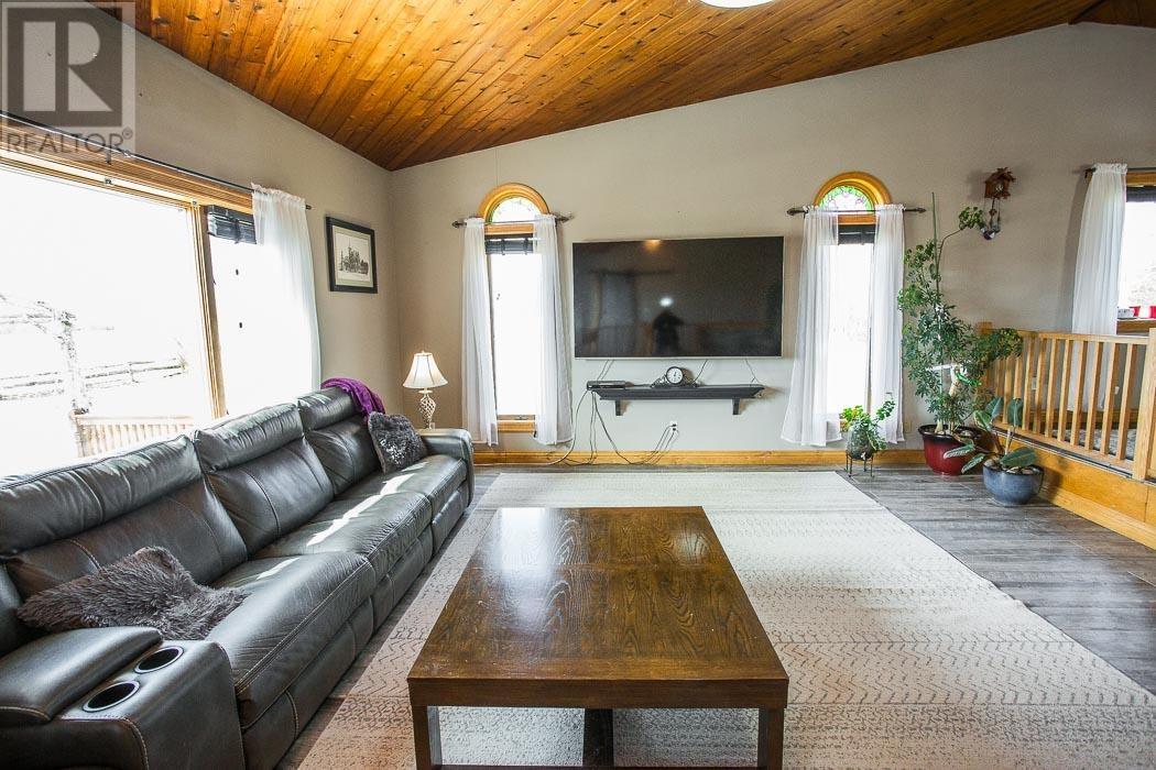 736 Pioneer Rd, Huron Shores, Ontario  P0R 1H0 - Photo 31 - SM251008