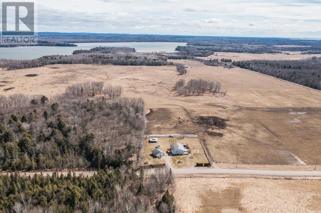 736 Pioneer Rd, Huron Shores, Ontario  P0R 1H0 - Photo 6 - SM251008