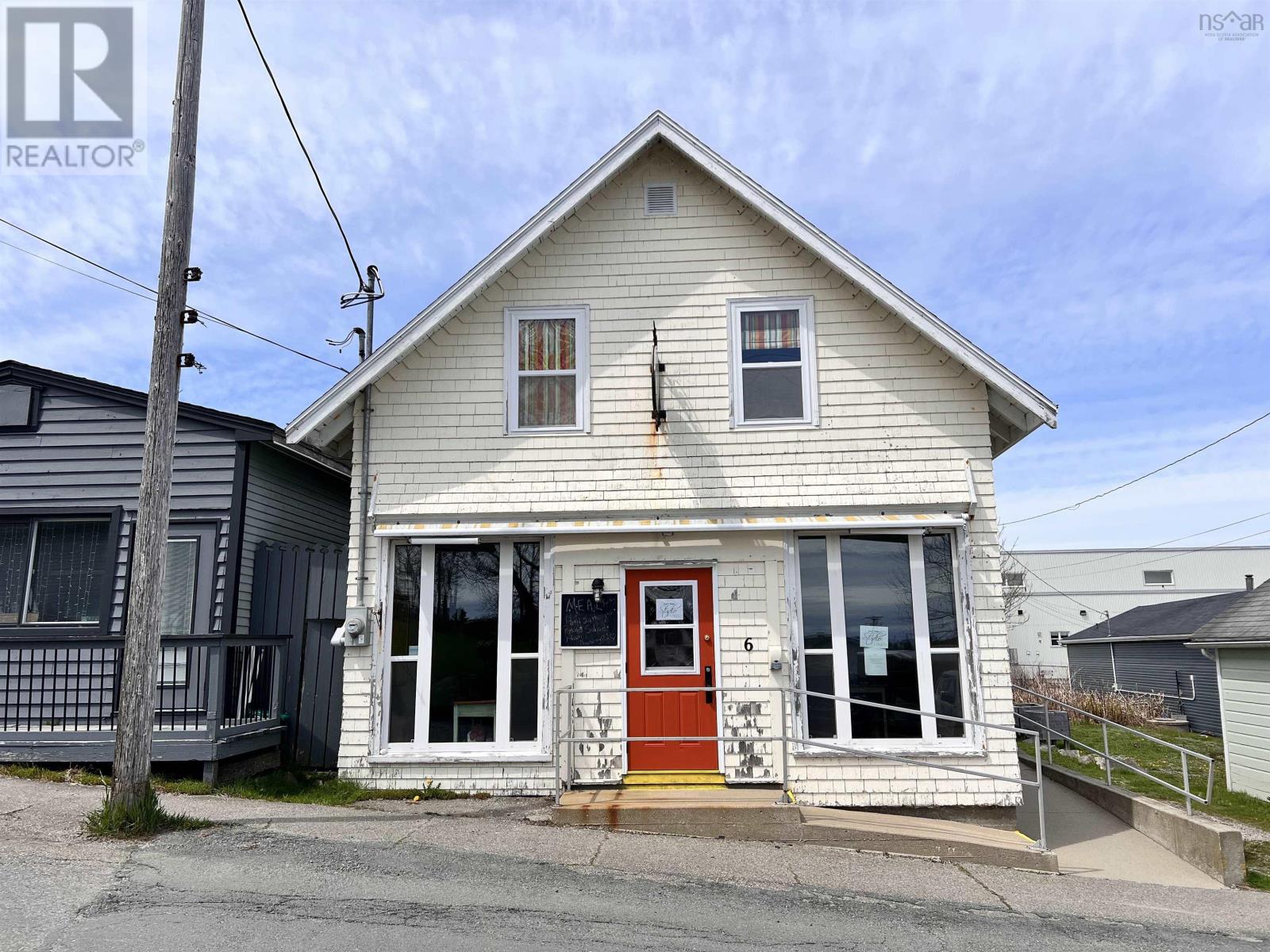 6 Beech Street, Lockeport, Nova Scotia  B0T 1W0 - Photo 1 - 202510094