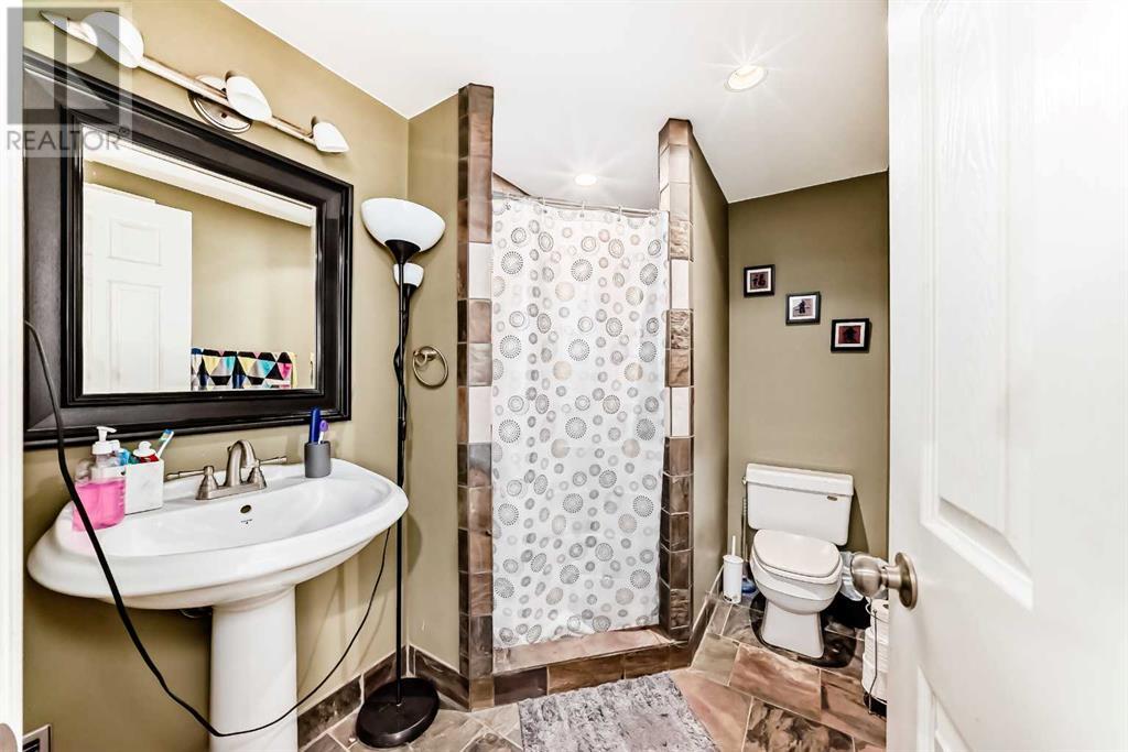 53 Wakefield Drive Sw, Calgary, Alberta  T3C 2W8 - Photo 28 - A2215940