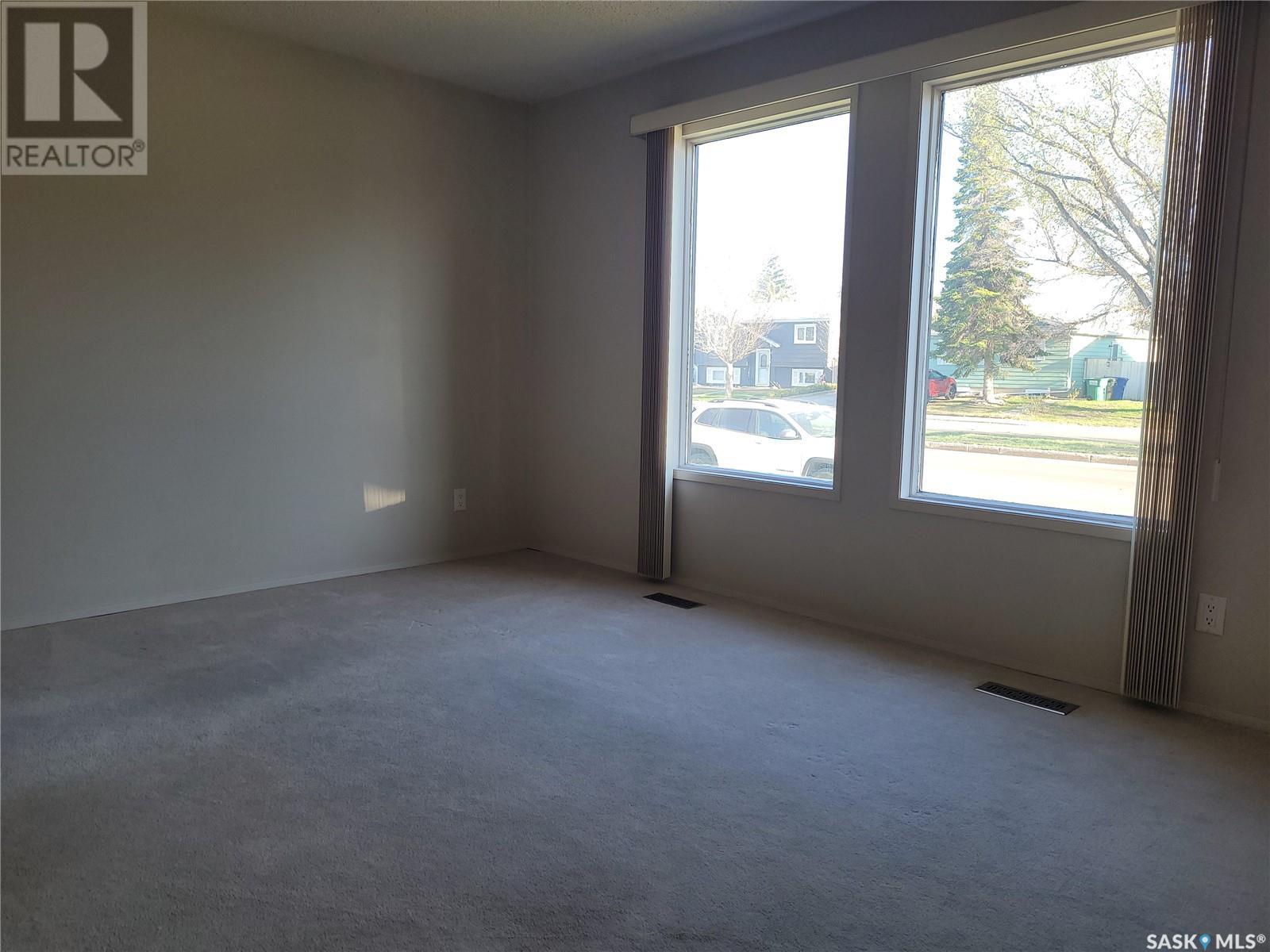 3928 Diefenbaker Drive, Saskatoon, Saskatchewan  S7L 6C6 - Photo 4 - SK004949