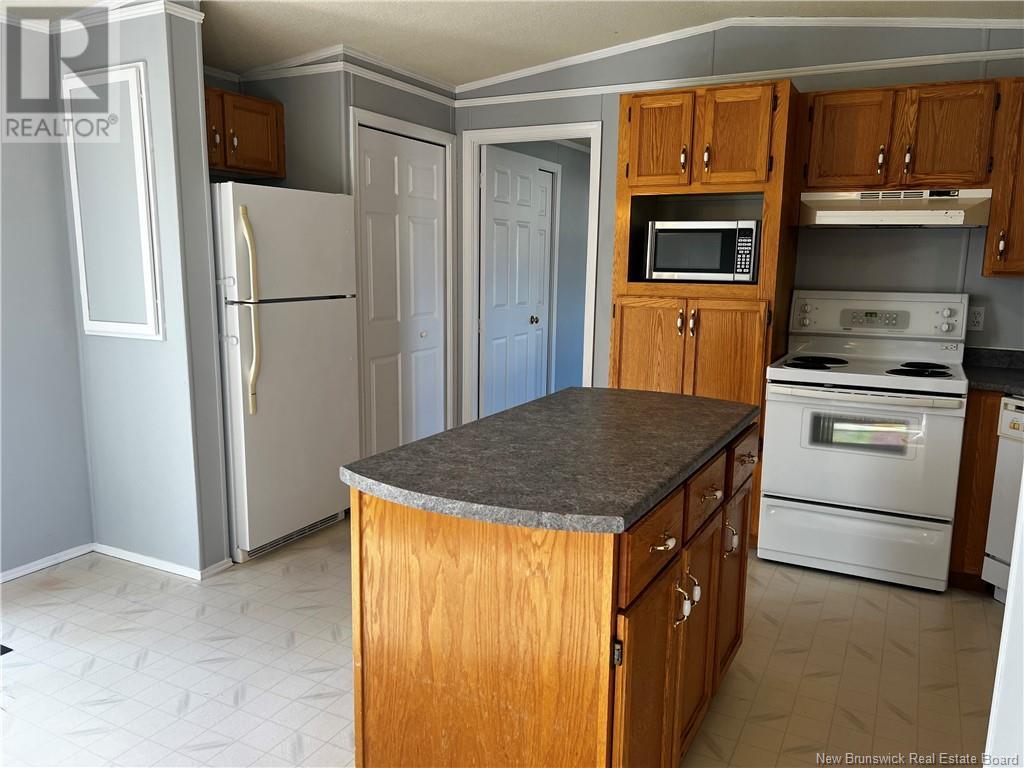 Property at 18 Anemone image 5
