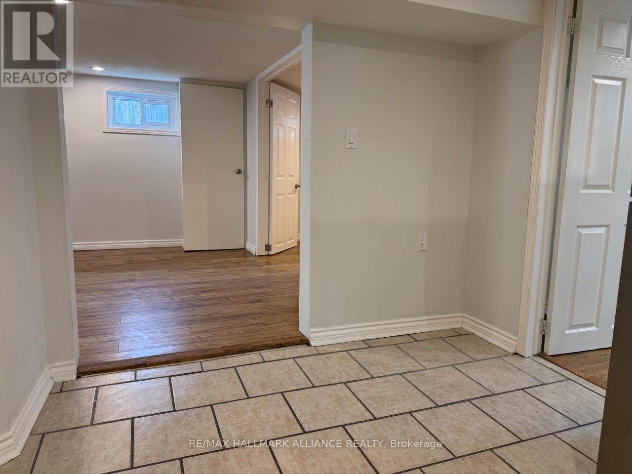 #lower - 15 Grove Park Crescent, Toronto, Ontario  M2J 2C7 - Photo 9 - C12108596