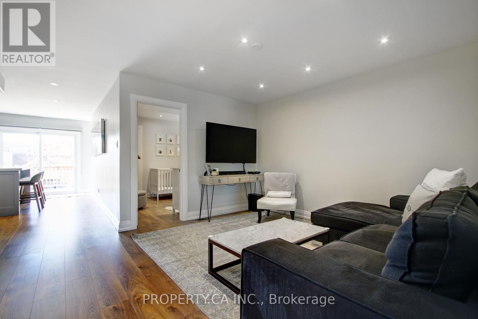 Upper - 52a St Clarens Avenue, Toronto (Little Portugal), Ontario  M6K 2S5 - Photo 7 - C12131312