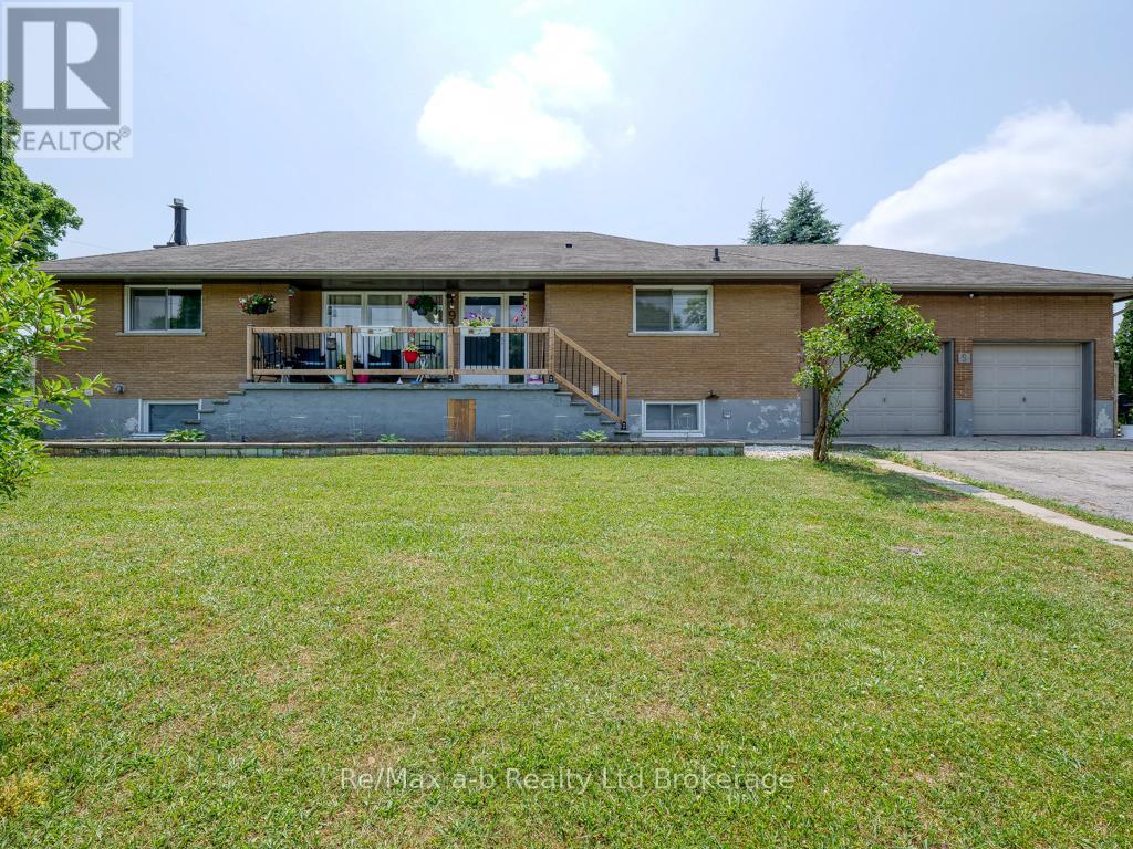 9 Duncan Street, Tillsonburg, Ontario  N4G 2N7 - Photo 4 - X12131466