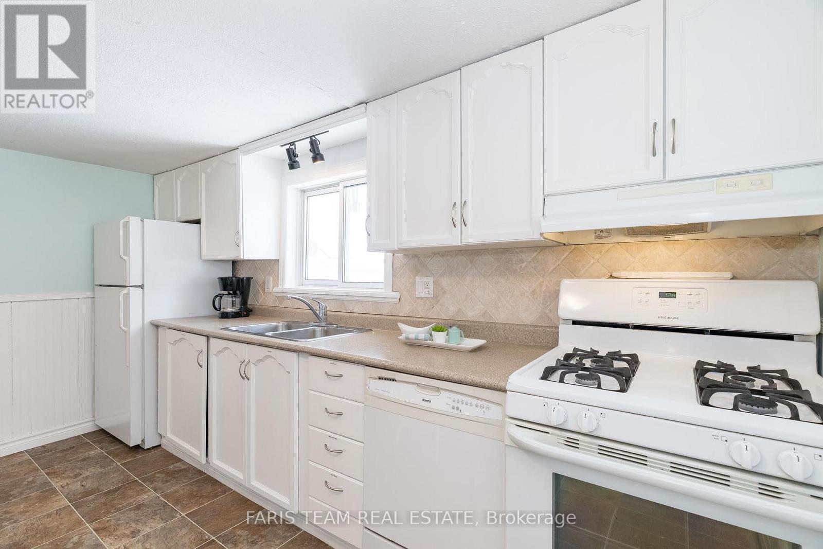 Property at 179 MELROSE AVENUE image 5