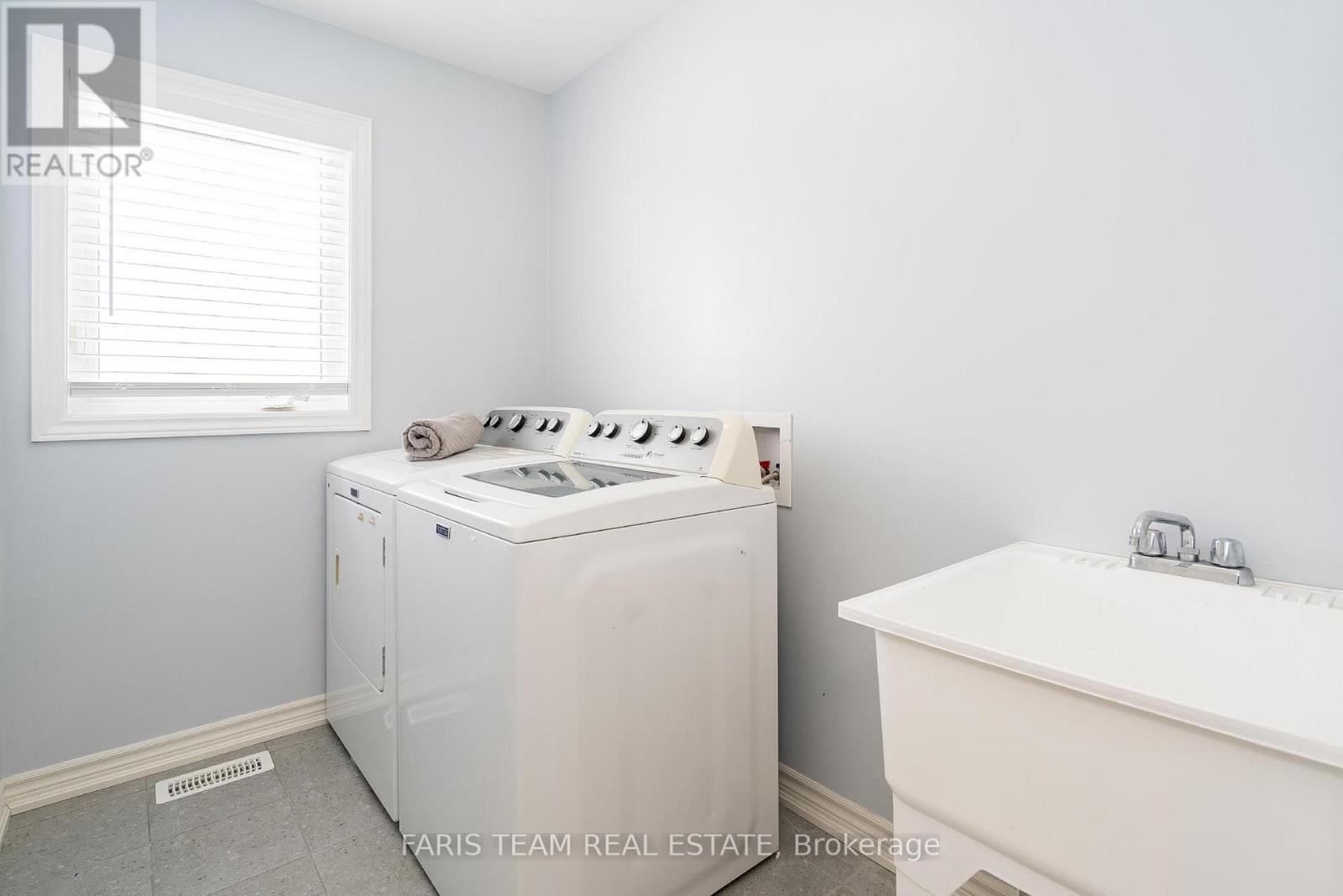 210 Springfield Crescent, Clearview, Ontario  L0M 1S0 - Photo 16 - S12117372