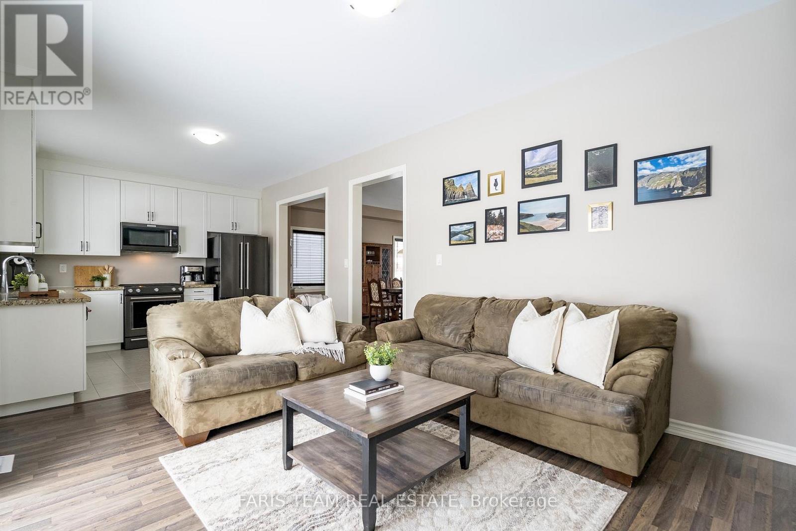 210 Springfield Crescent, Clearview, Ontario  L0M 1S0 - Photo 8 - S12117372