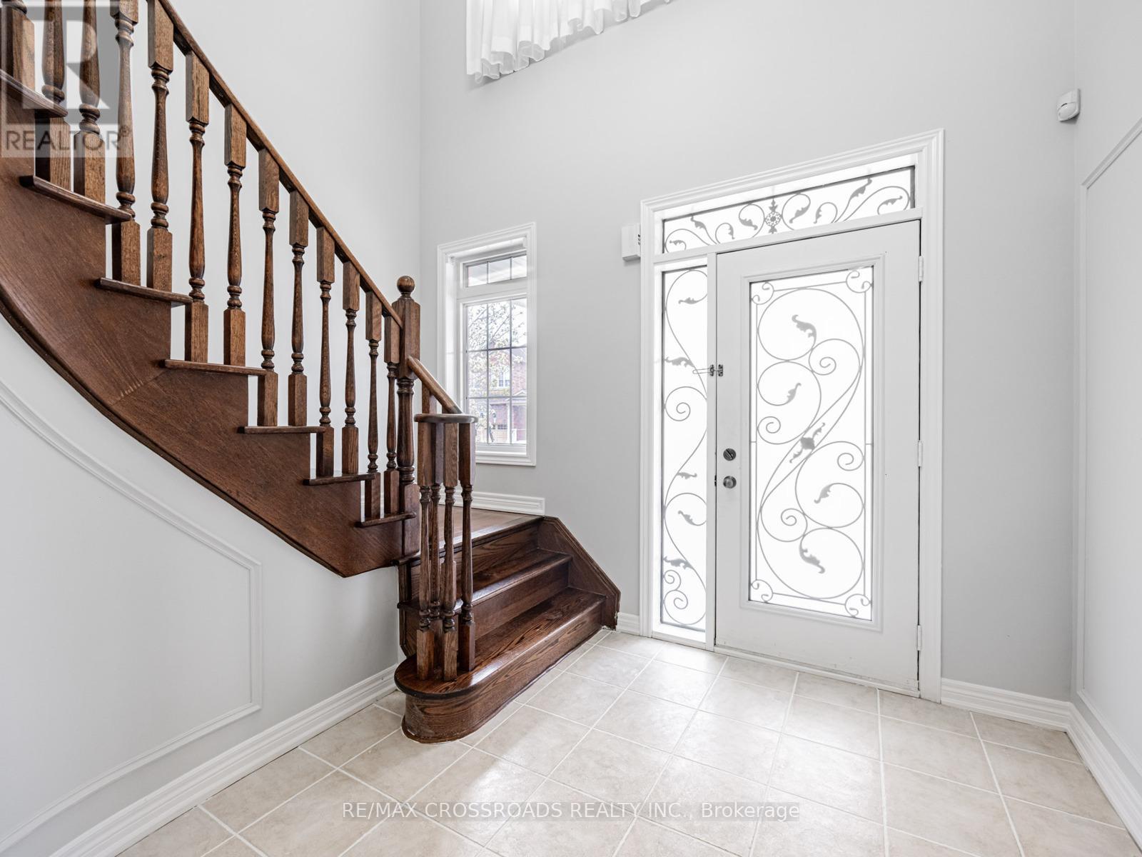 Property at 90 REGINALD LAMB CRESCENT image 3