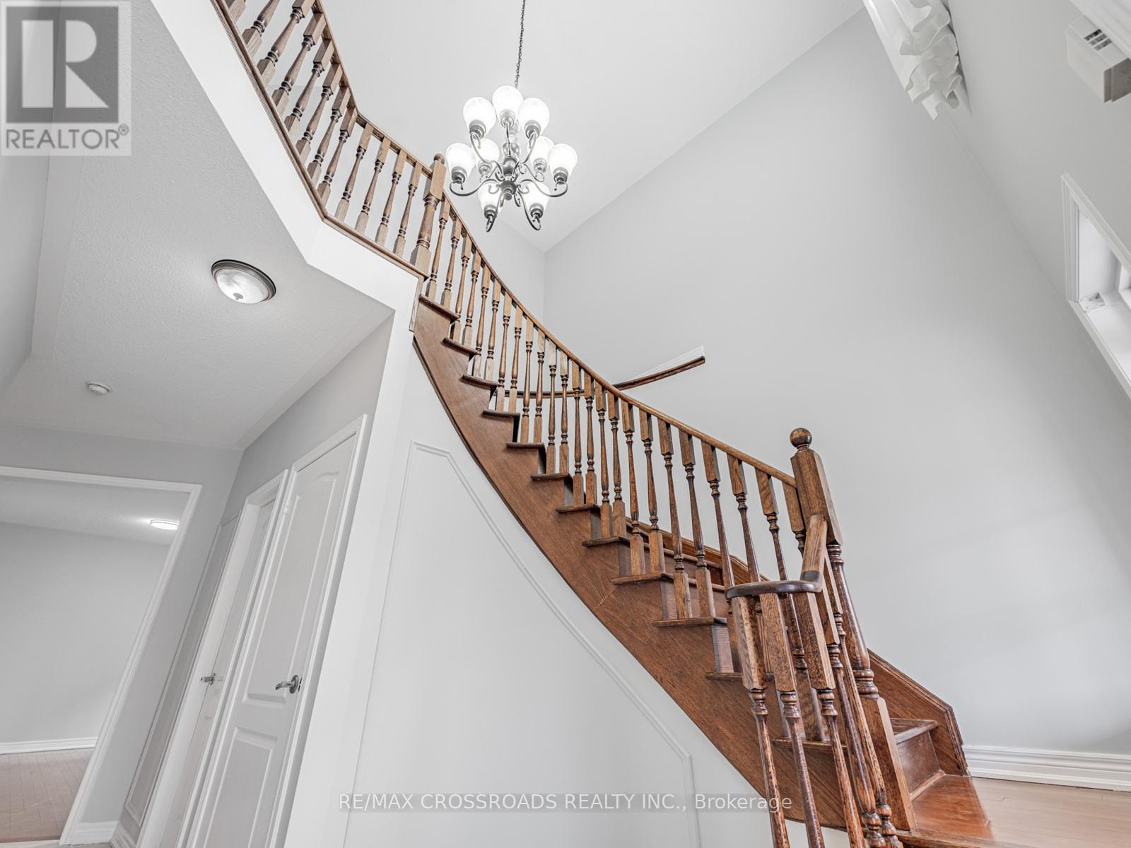 Property at 90 REGINALD LAMB CRESCENT image 4