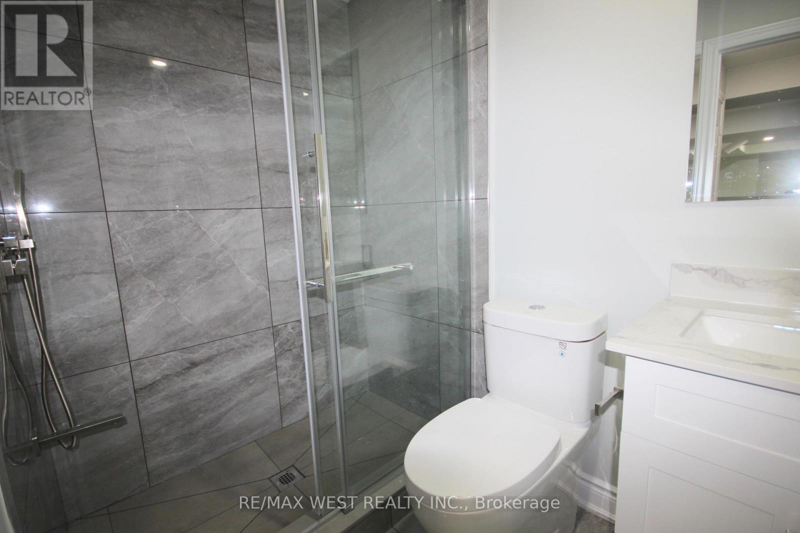 Bsmt - 152 Queensway, Barrie, Ontario  L4M 0B5 - Photo 12 - S12130991