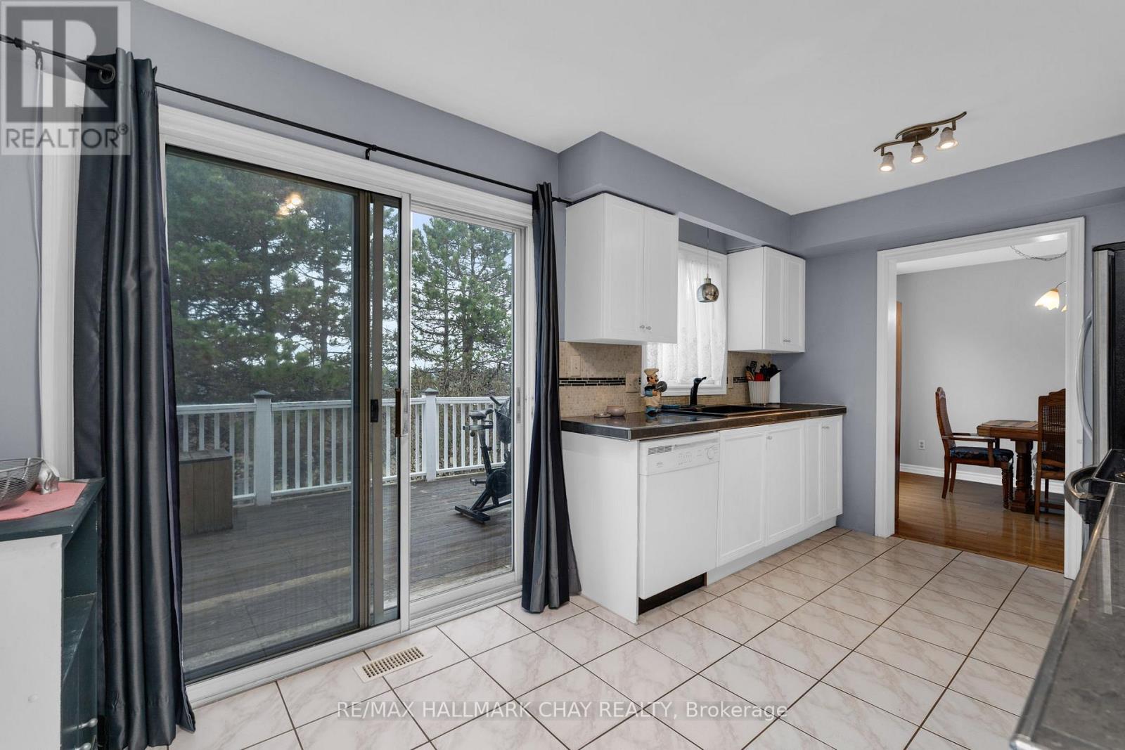 4 Trillium Crescent, Barrie, Ontario  L4N 5P5 - Photo 12 - S12131287