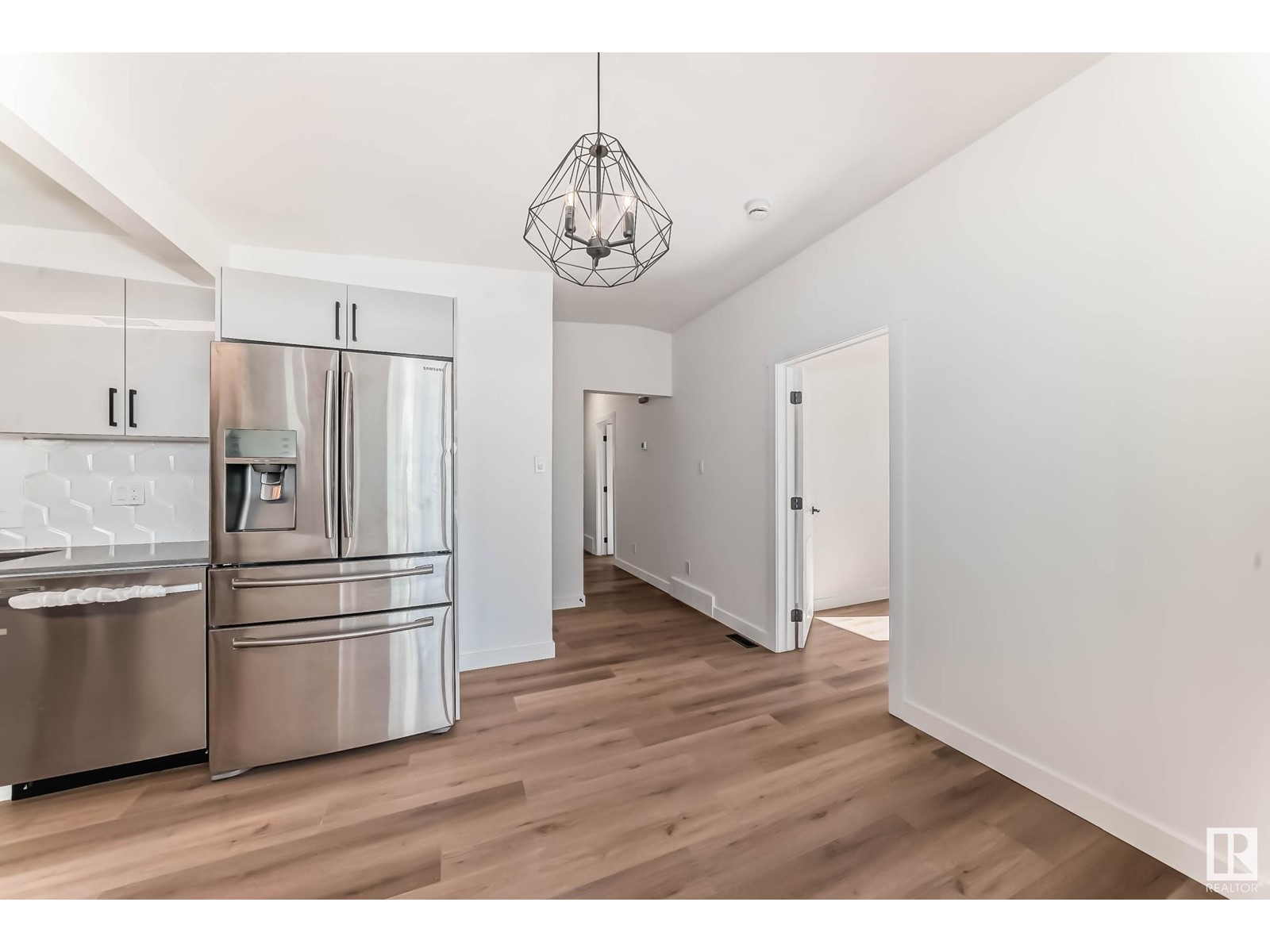 Property at 7220 152a Ave NW image 3