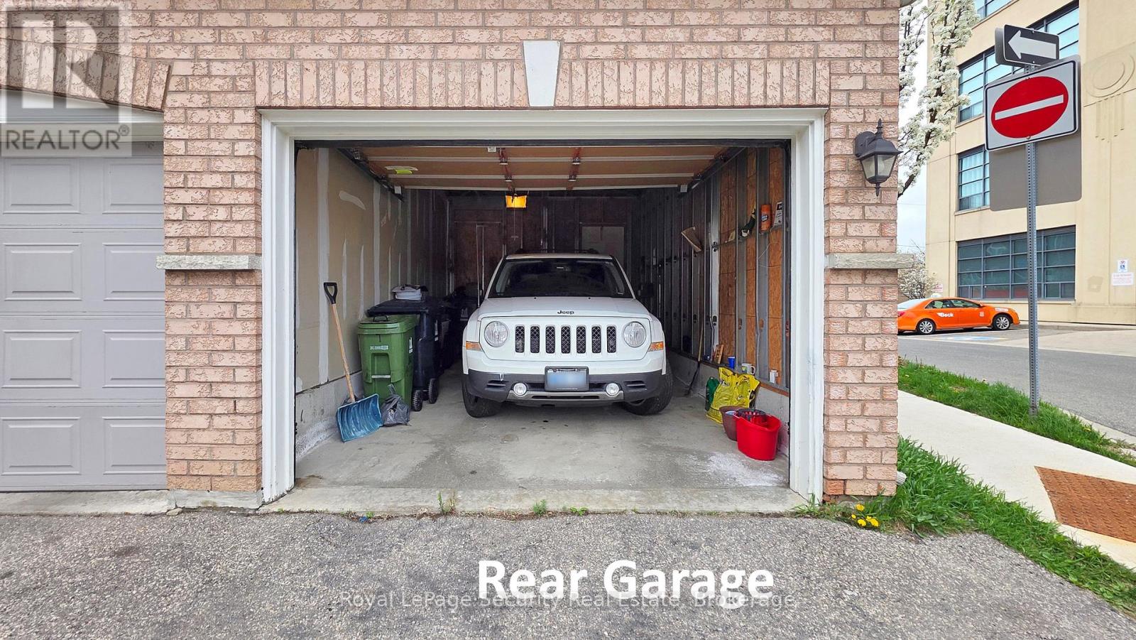 1017 Roselawn Avenue, Toronto, Ontario  M6B 4N1 - Photo 41 - W12131294