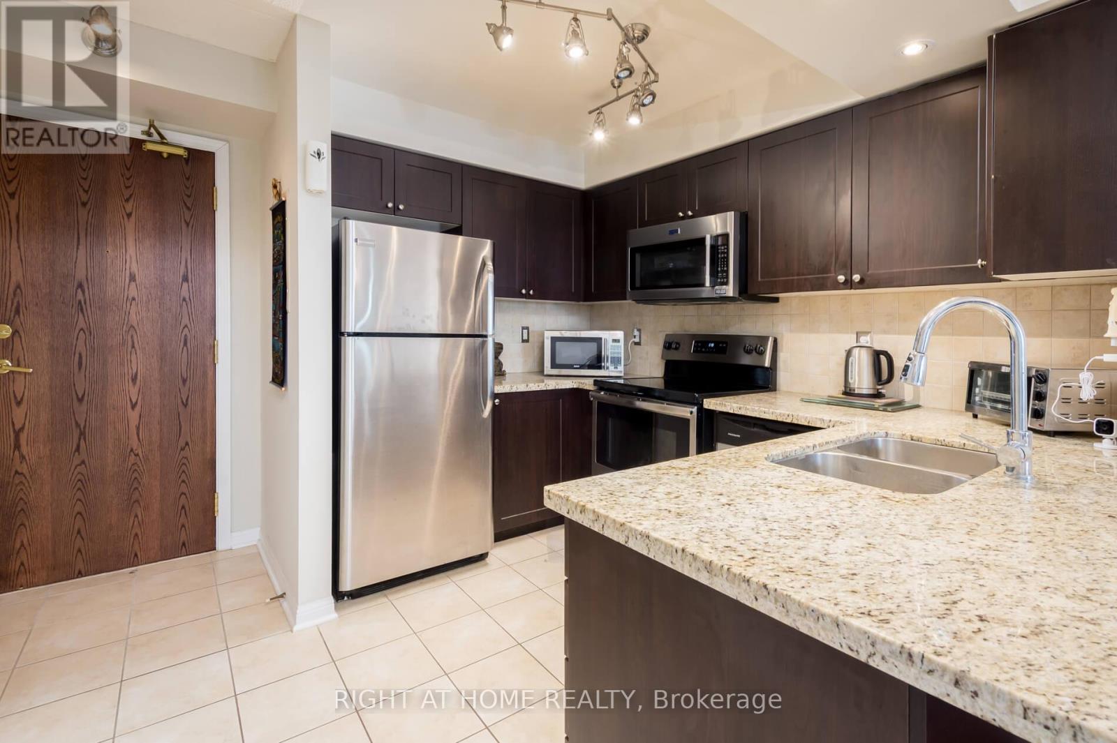 Property at 318 - 65 VIA ROSEDALE image 5