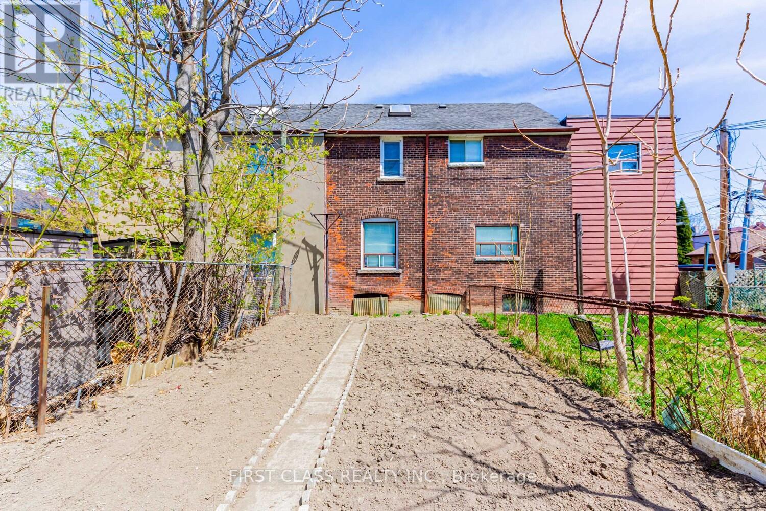 1113 Dufferin Street, Toronto, Ontario  M6H 4B5 - Photo 30 - W12131331