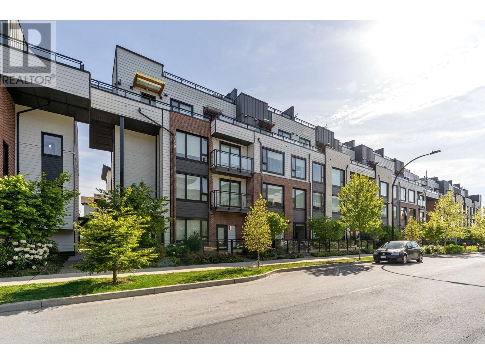 425 525 E 2nd Street, North Vancouver, British Columbia  V7L 1E1 - Photo 1 - R2999739