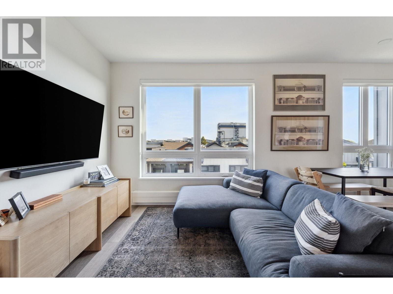 425 525 E 2nd Street, North Vancouver, British Columbia  V7L 1E1 - Photo 3 - R2999739
