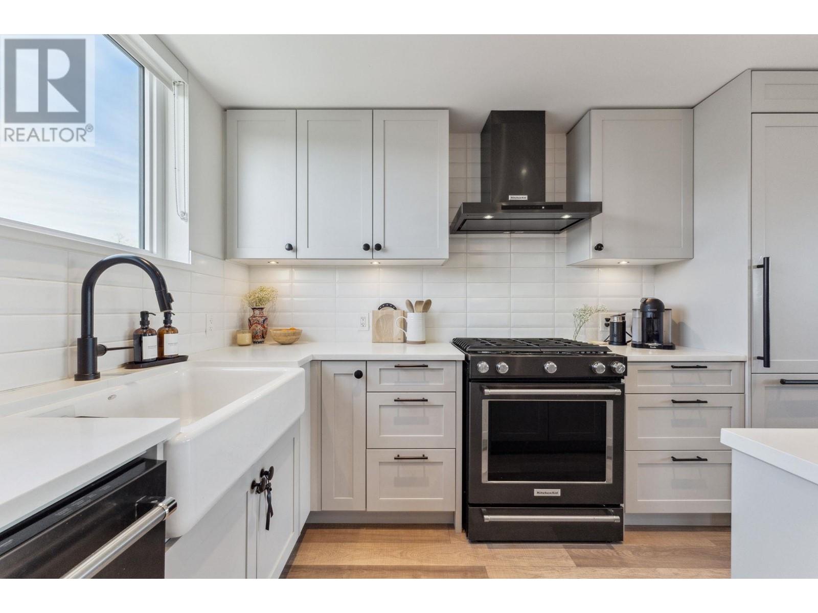 425 525 E 2nd Street, North Vancouver, British Columbia  V7L 1E1 - Photo 4 - R2999739