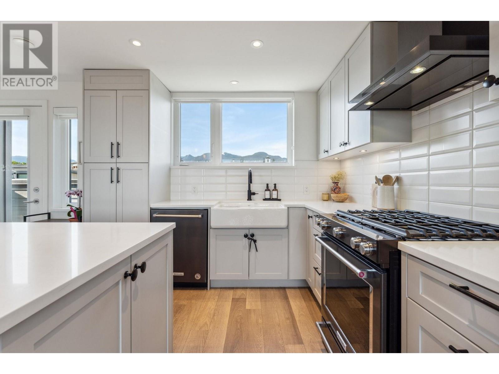 425 525 E 2nd Street, North Vancouver, British Columbia  V7L 1E1 - Photo 5 - R2999739