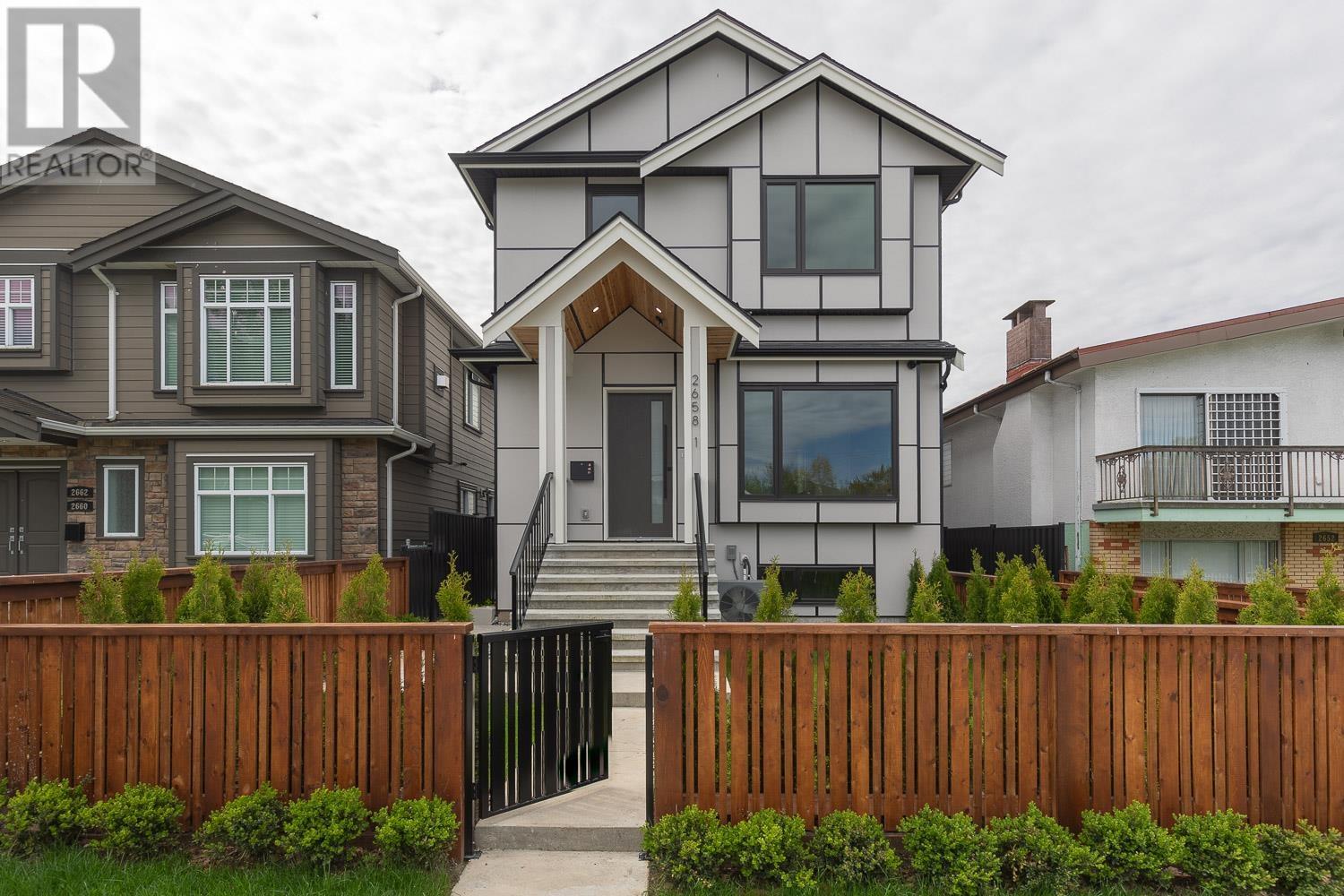 1 2658 DUNDAS STREET, Vancouver, British Columbia
