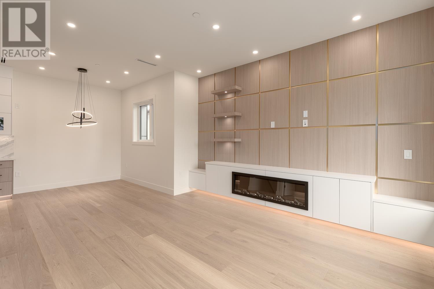 1 2658 Dundas Street, Vancouver, British Columbia  V5K 1P9 - Photo 2 - R2999780