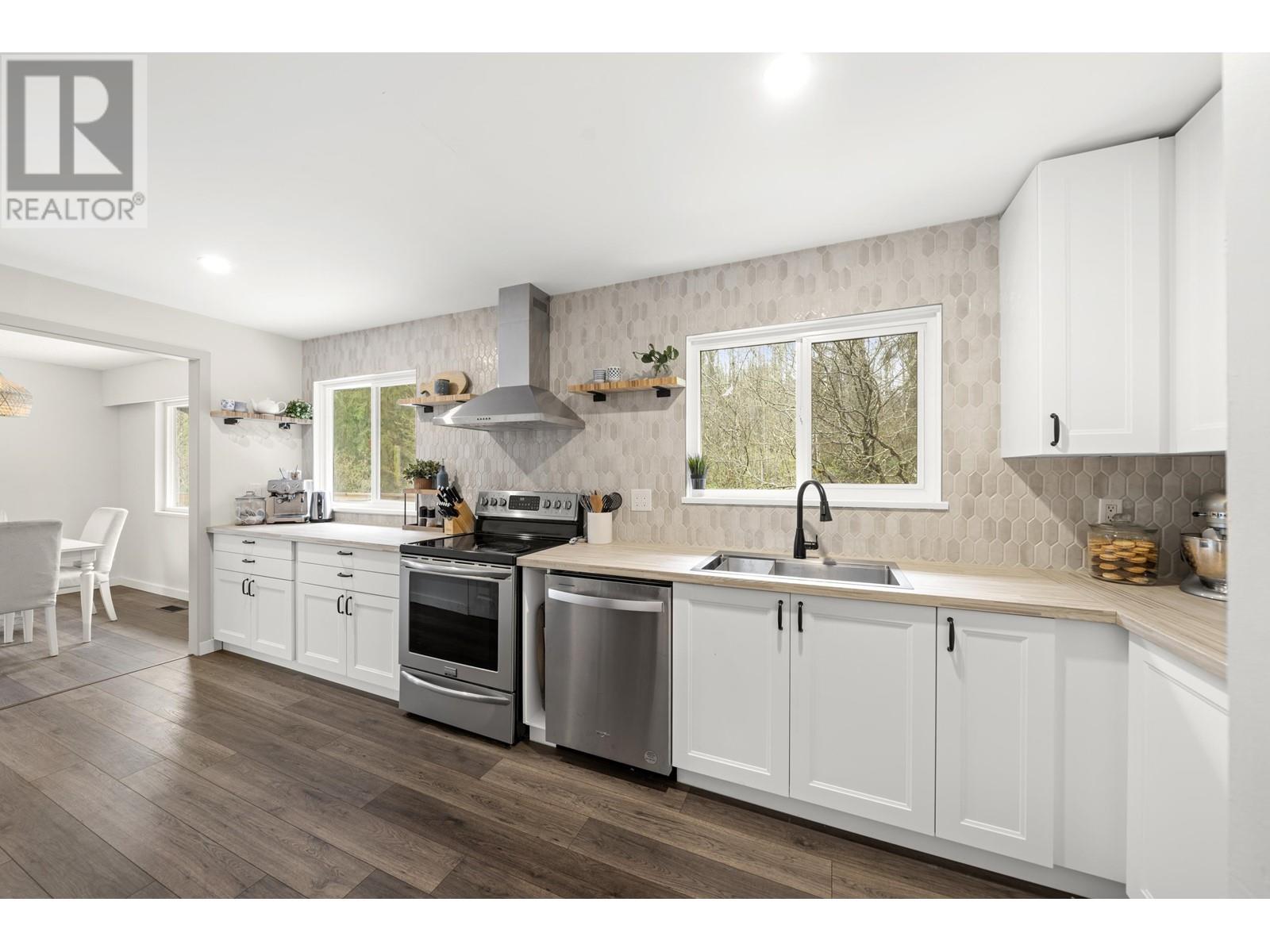 Property at 26421 CUNNINGHAM AVENUE image 3