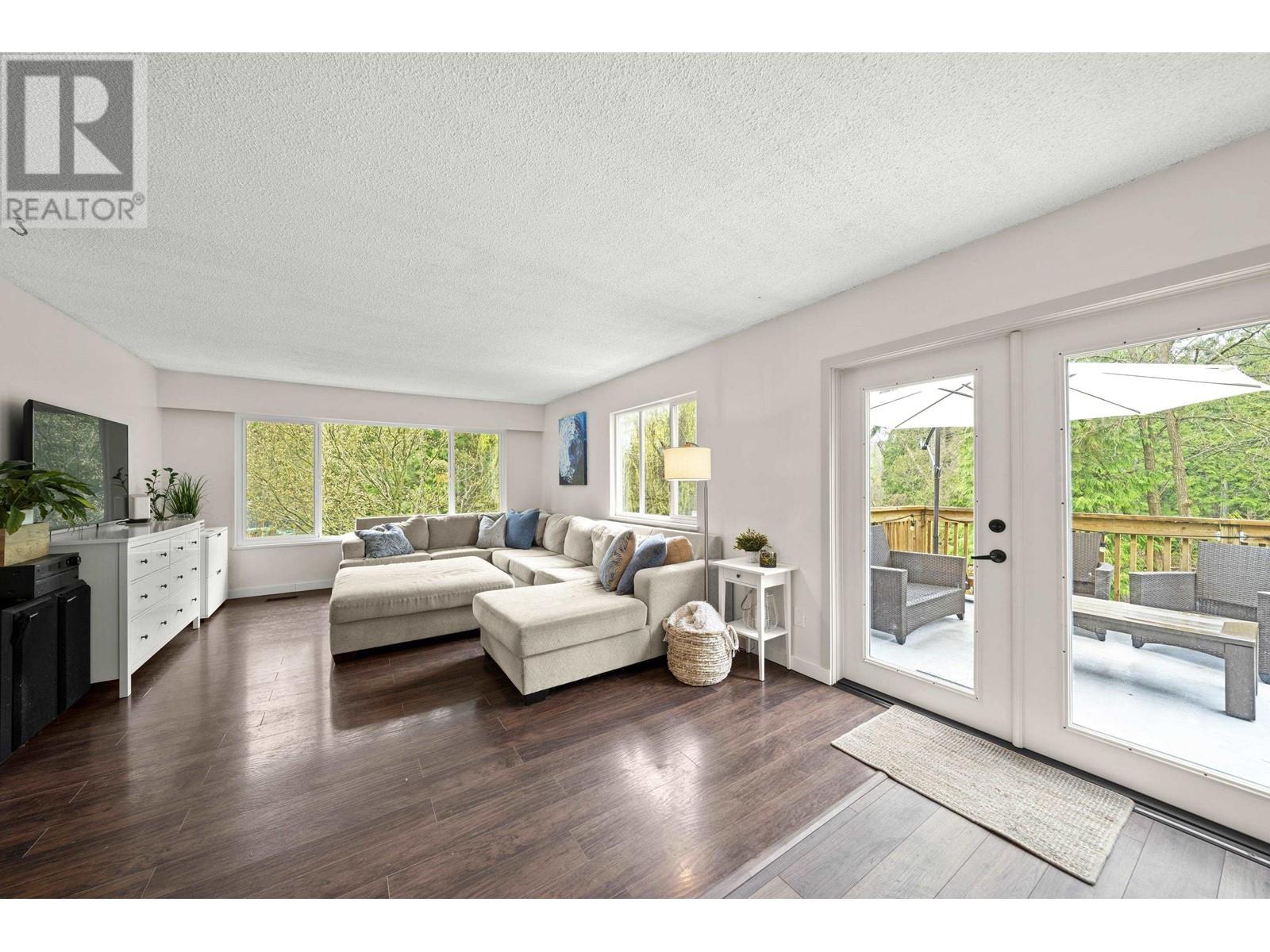 Property at 26421 CUNNINGHAM AVENUE image 4