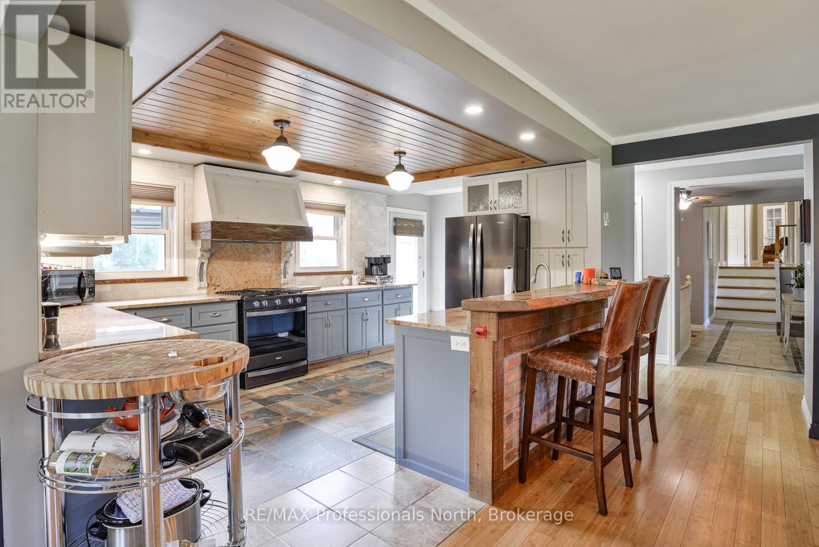Property at 12 KEVIN CRESCENT image 3