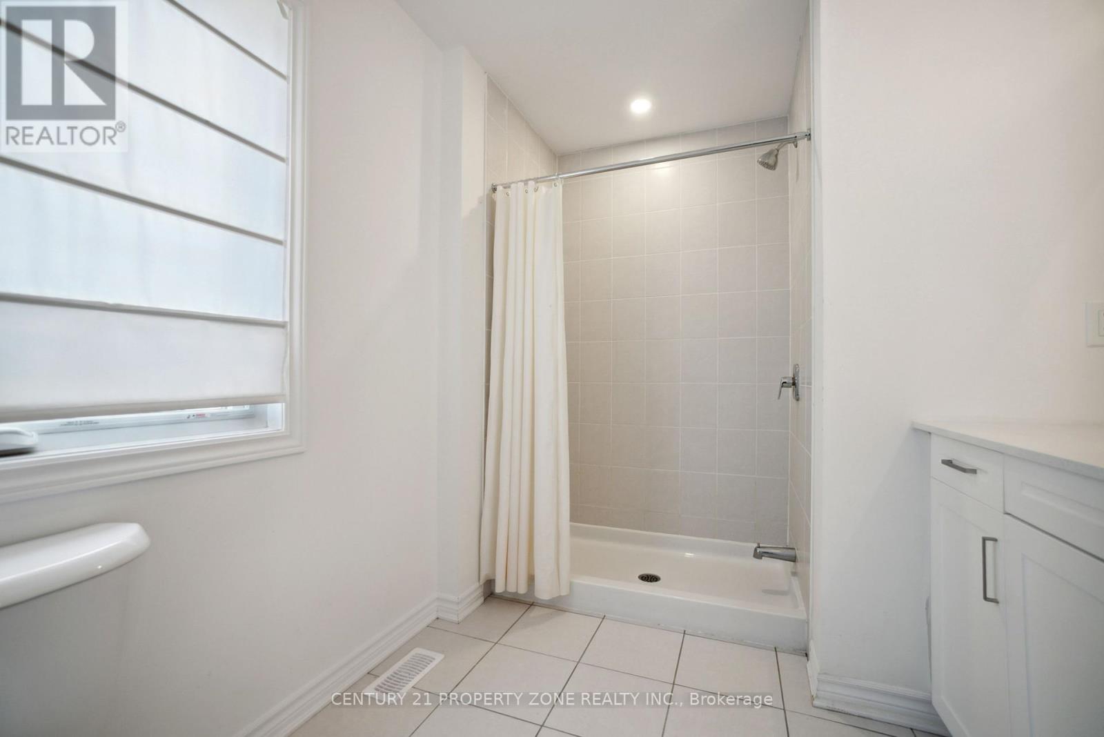 25 Lincoln Drive, Belleville, Ontario  K8N 0T7 - Photo 17 - X12131330