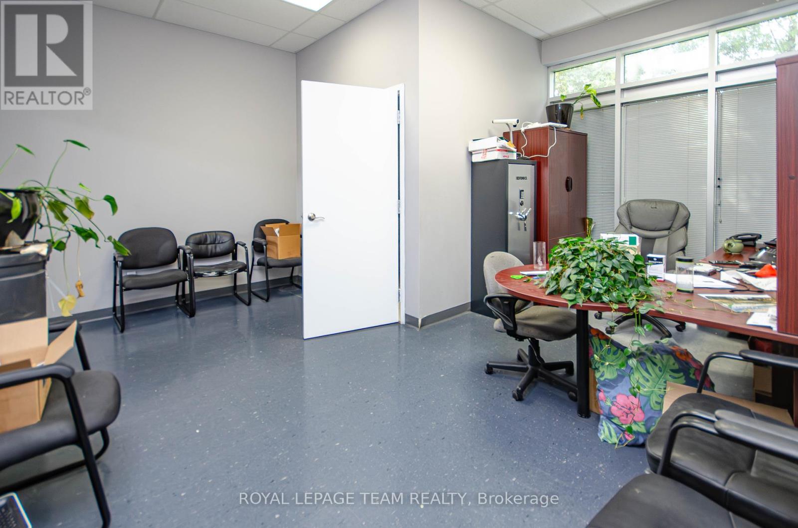 8 & 9 - 1884 Merivale Road, Ottawa, Ontario  K2G 1E6 - Photo 12 - X12131573