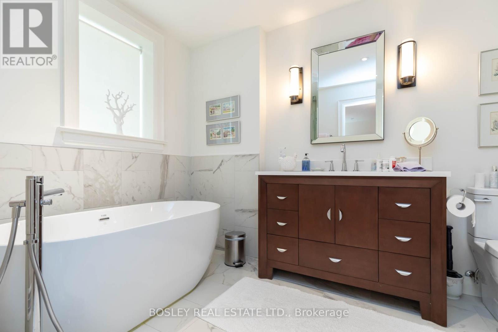 Main - 32 Edmund Avenue, Toronto, Ontario  M4V 1H3 - Photo 14 - C12131396