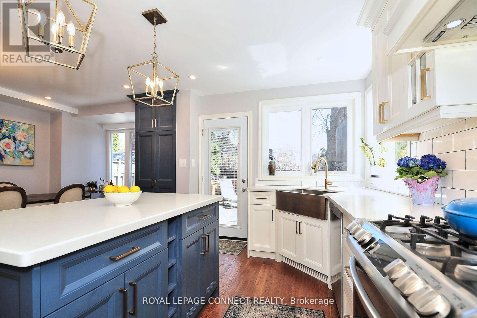 217 Winona Drive, Toronto, Ontario  M6C 3S4 - Photo 15 - C12131487