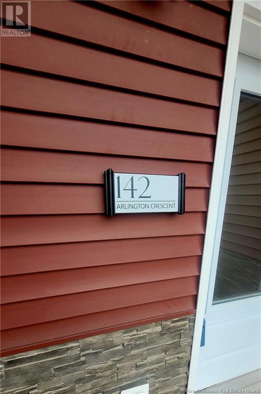 Property at 142 Arlington Crescent image 3